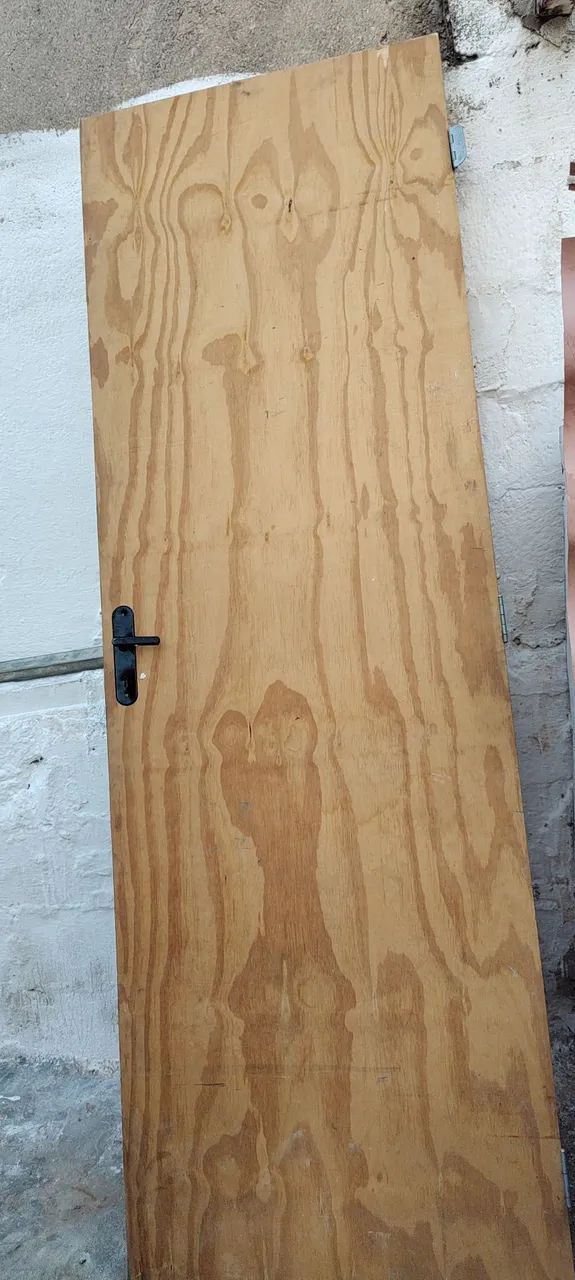 Porta com fechadura e chave 