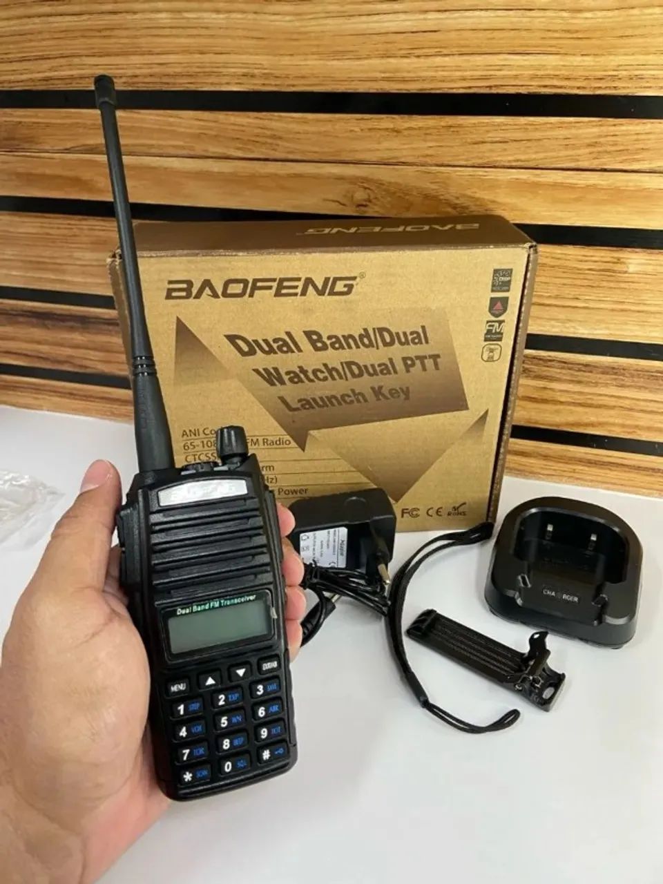 Rádio Comunicador Walkie Talkie Baofeng UV-82 Dual Band - Novo - Foto 3