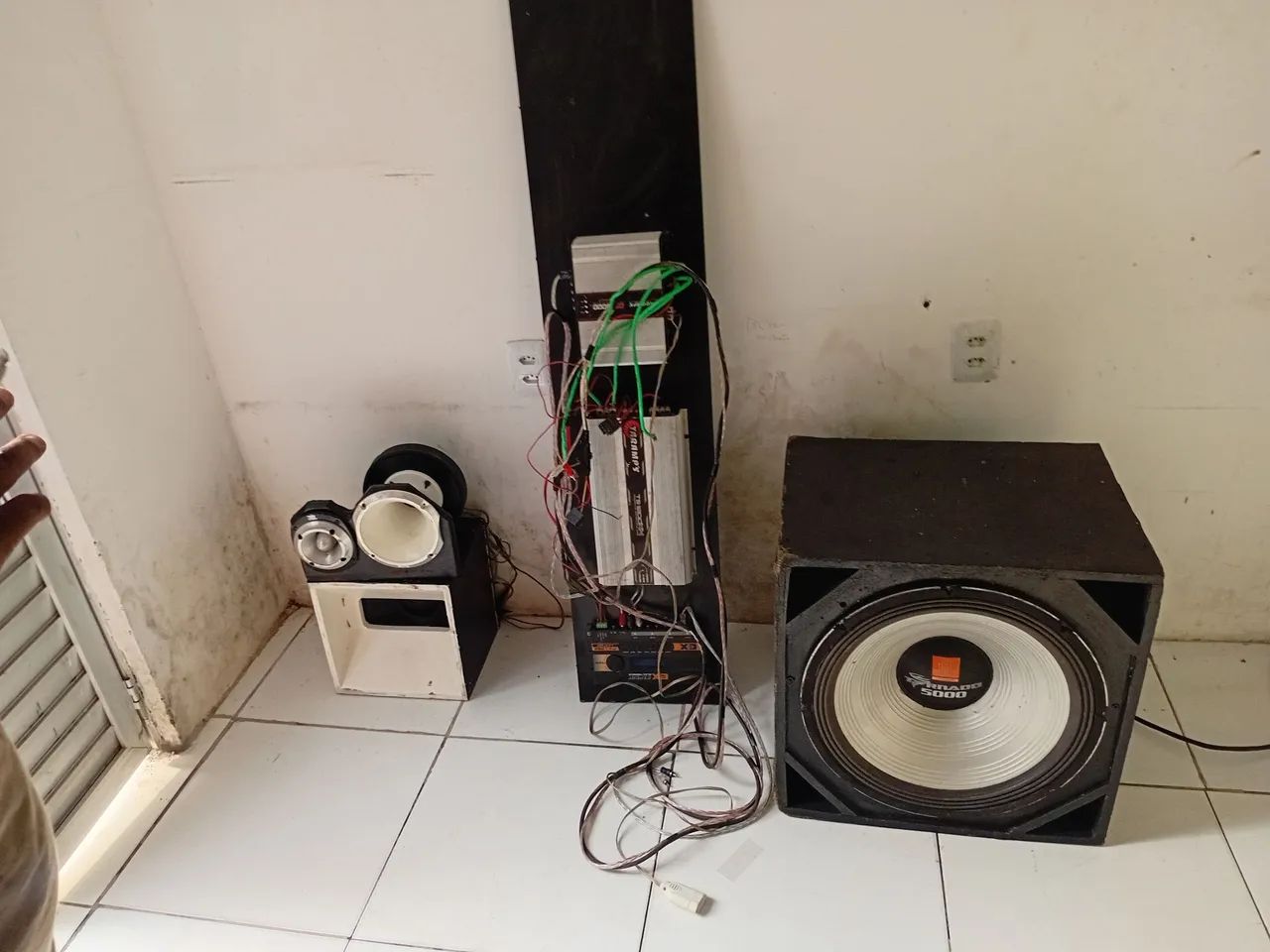 ? VENDO SOM JBL + TARAMPS<br>Grave 18? 5600 RMS ?