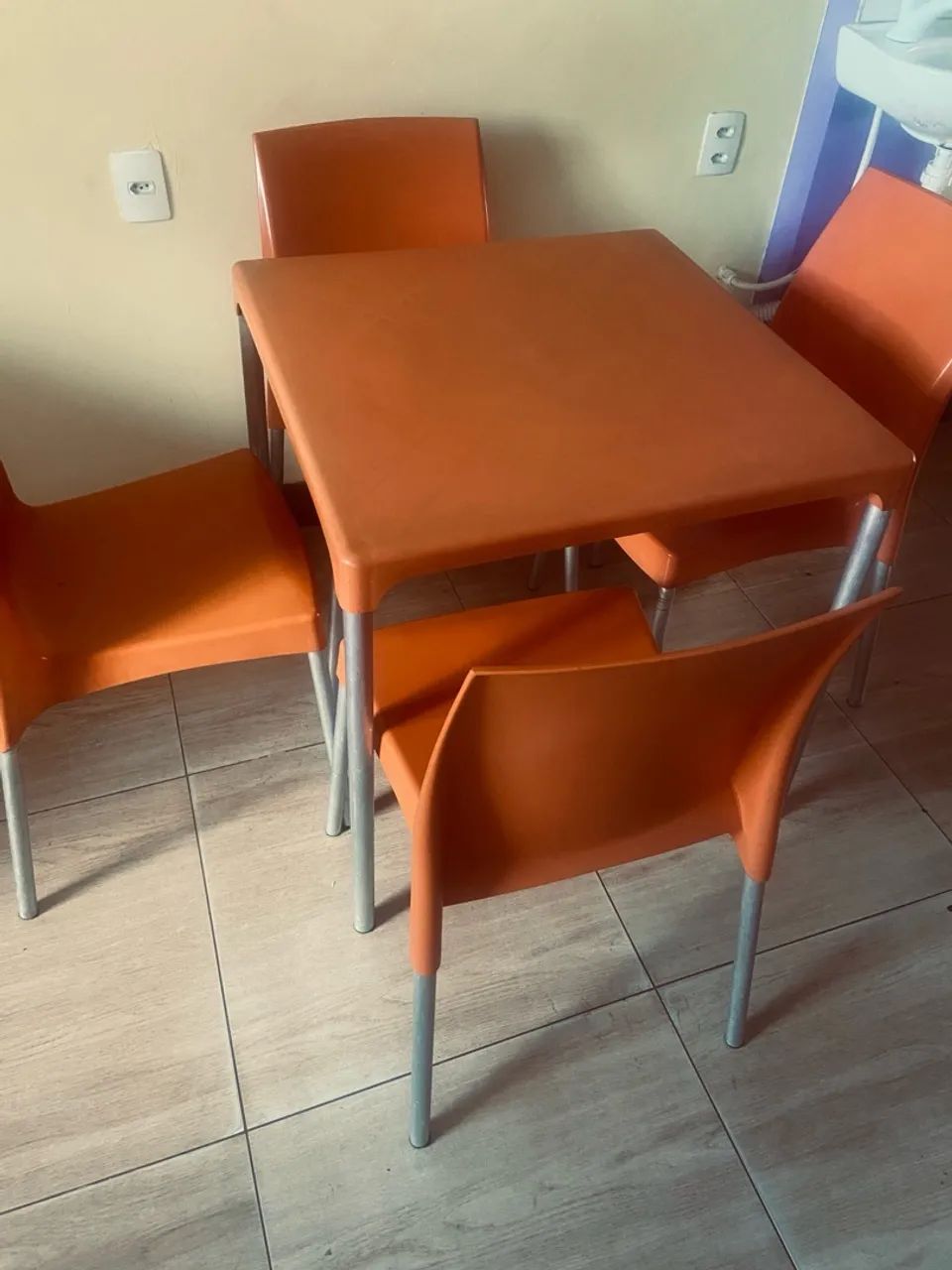 Mesa com 4 cadeiras 349,00 - Foto 2