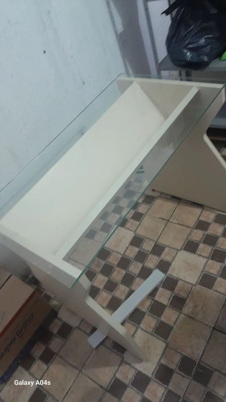 Mesa de centro em vidro e madeira - Foto 4