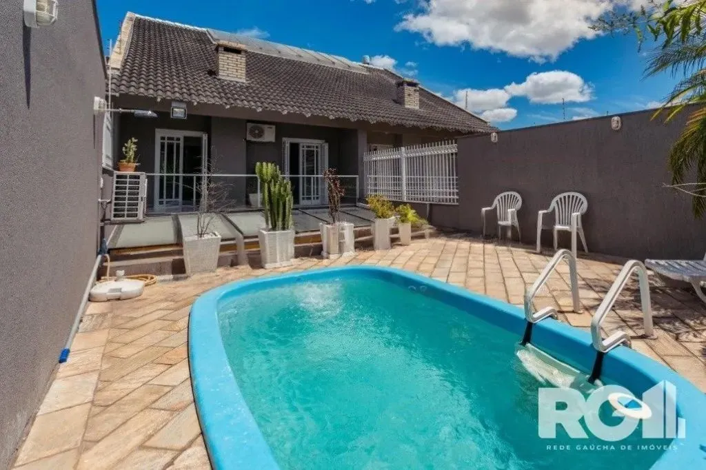 Casa aconchegante no Jardim Itu. São 3 salas, área gourmet na varanda, churrasqueira, lare