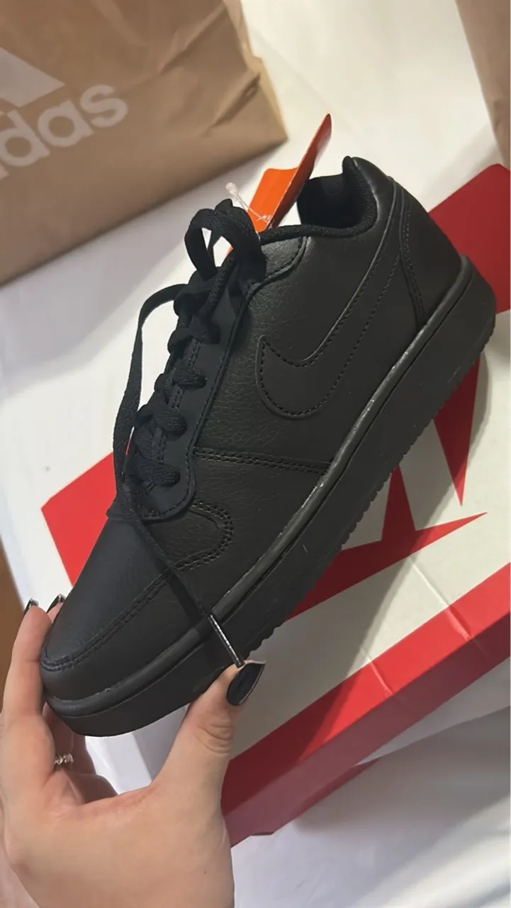Tênis Nike Court Borough Low 2