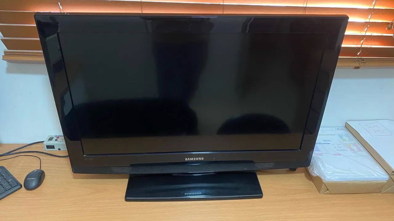 TV Samsung - Tela Plana 32 polegadas ja vai com aparelho digital e antena   - Foto 2