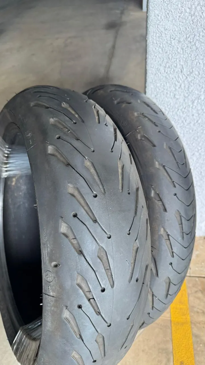 Par de pneus Michelin road 5 seminovos