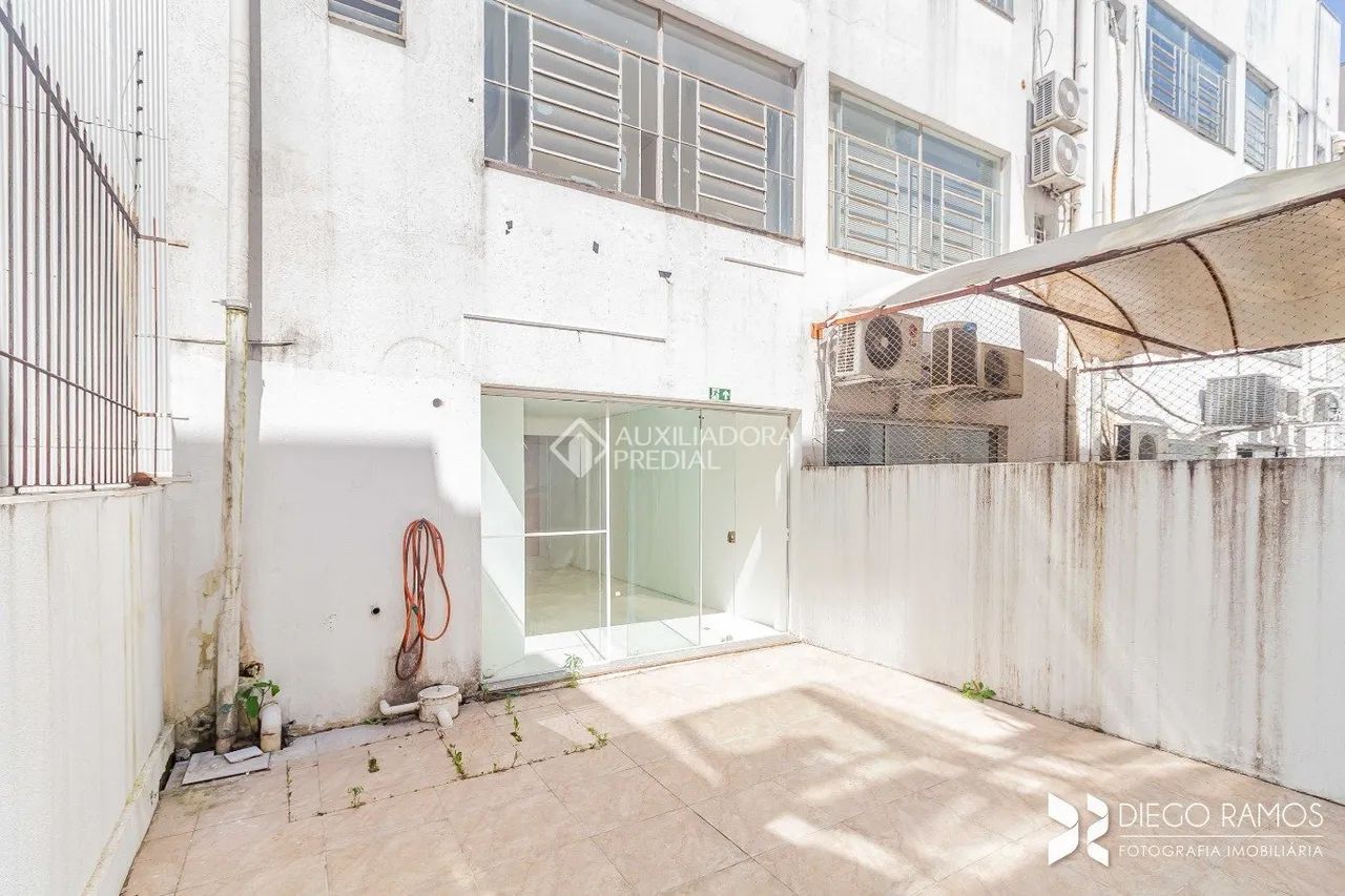 Loja Comercial Reformada para Locação - 2 Andares + Vitrine de Vidro - Foto 12