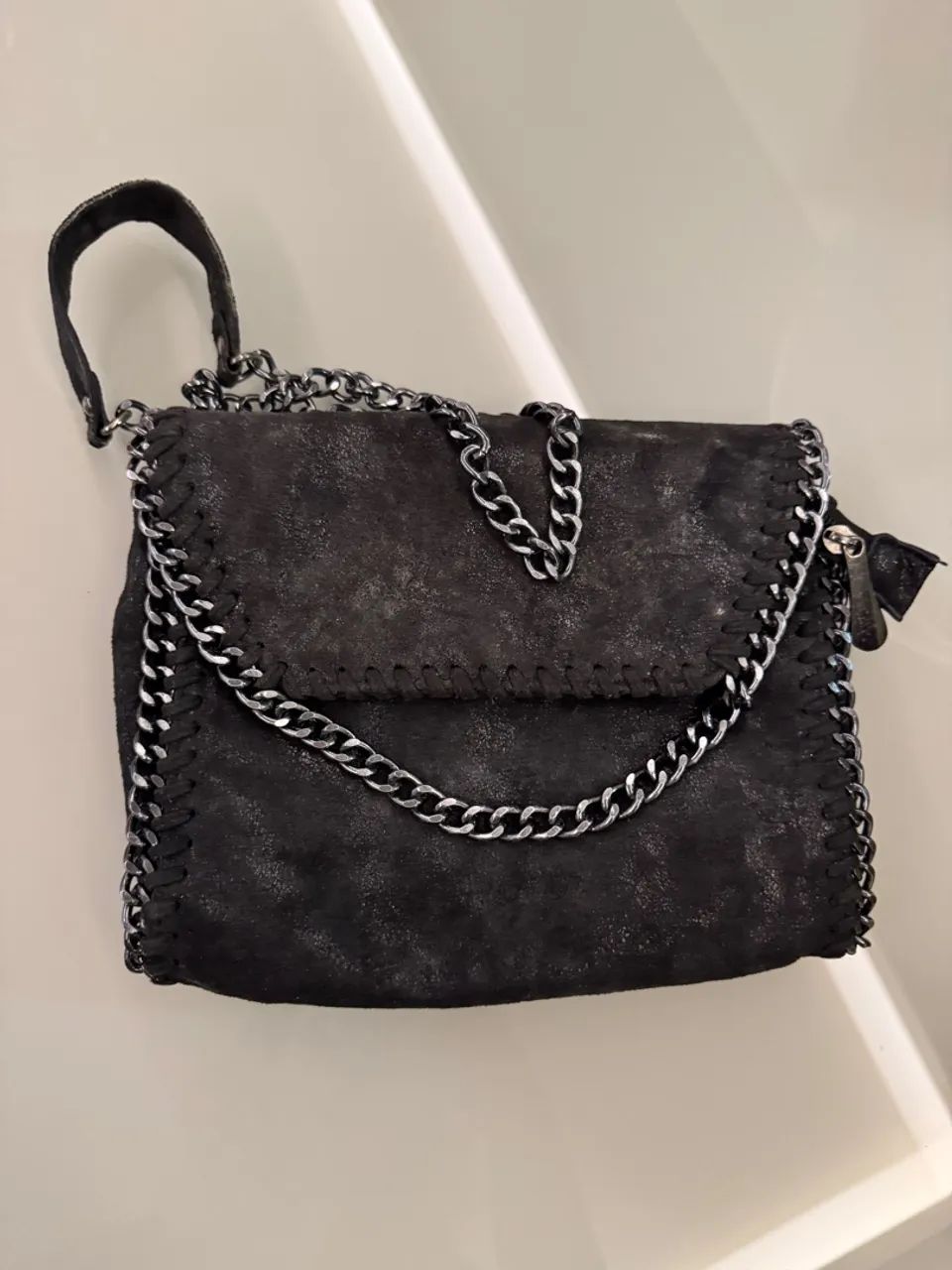 Bolsa de Ombro Preta com Corrente