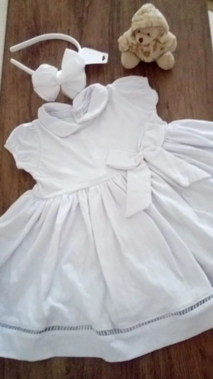 Vestido branco com tiara Tam G 