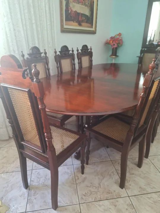 Mesa de jantar de madeira Maciça com 8 cadeiras - Foto 3