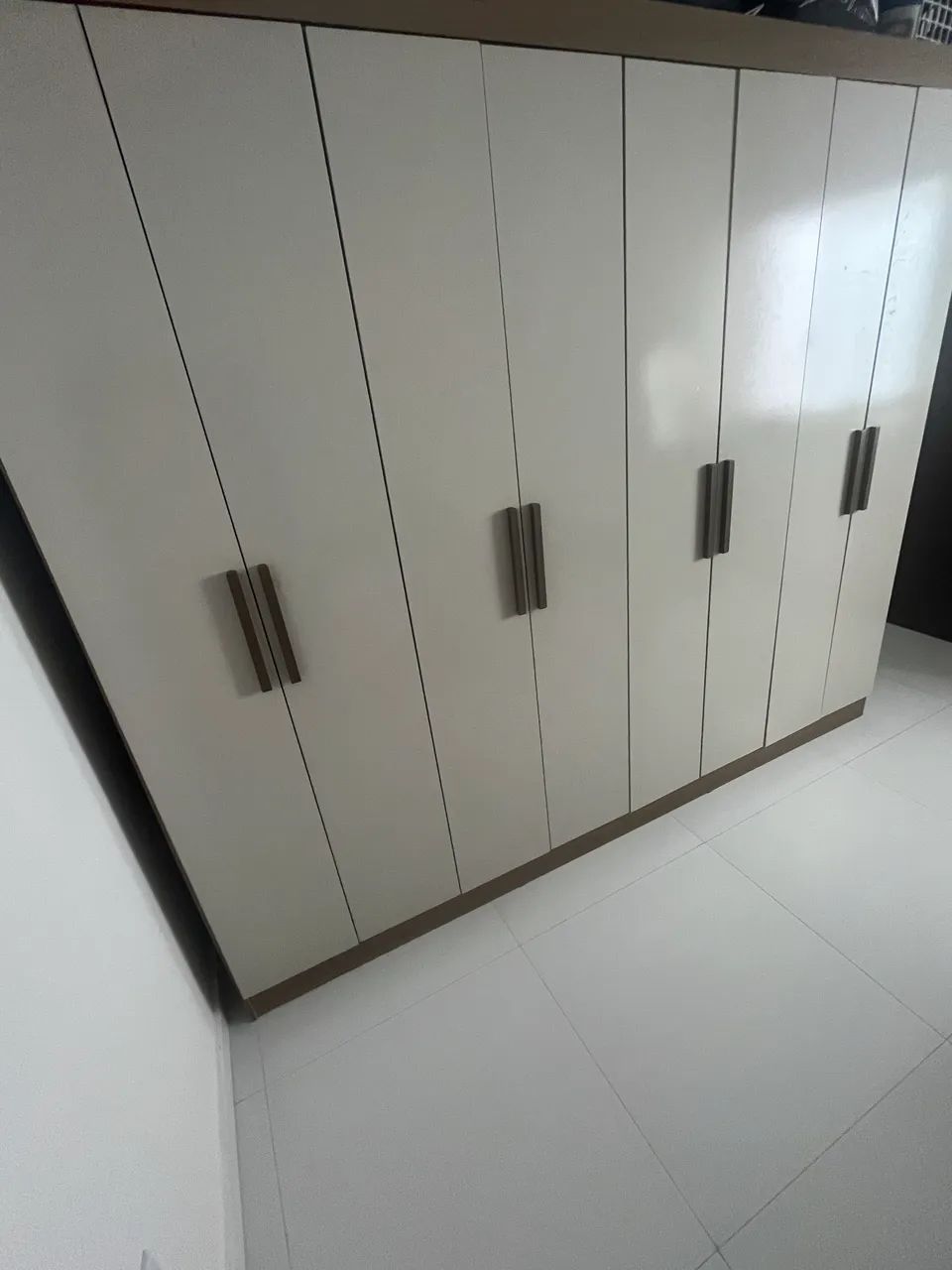 Guarda roupa casal 8 portas e 4 gavetas  - Foto 4