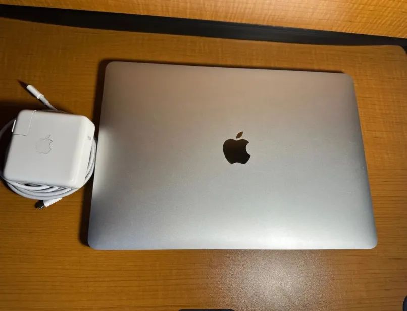 MacBook Pro M2  com Carregador, sem caixa apenas 60 ciclos muito novo .