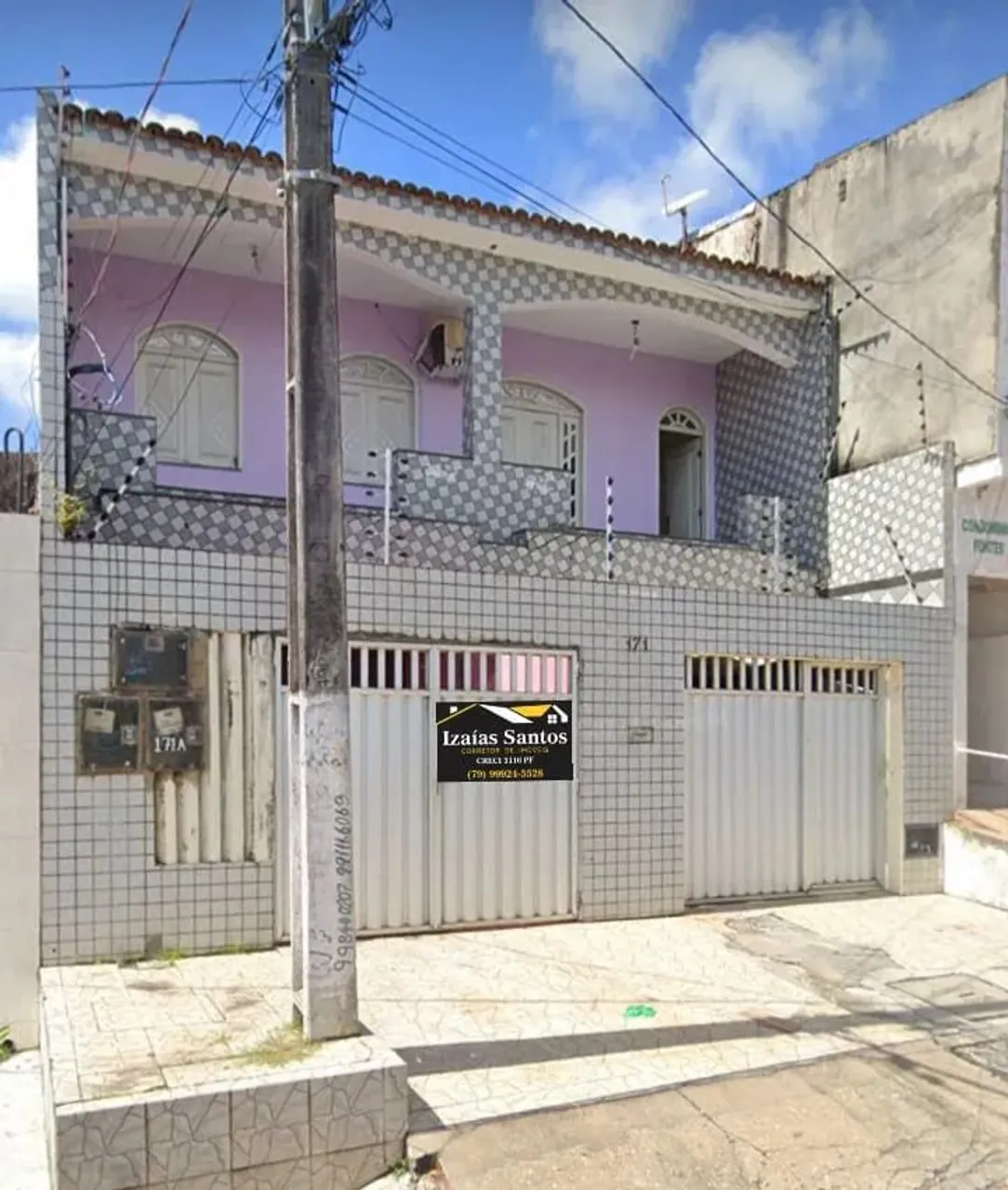 Casa duplex no fundo da Delegacia plantonista no bairro Santos Dumont - Aracaju - SE