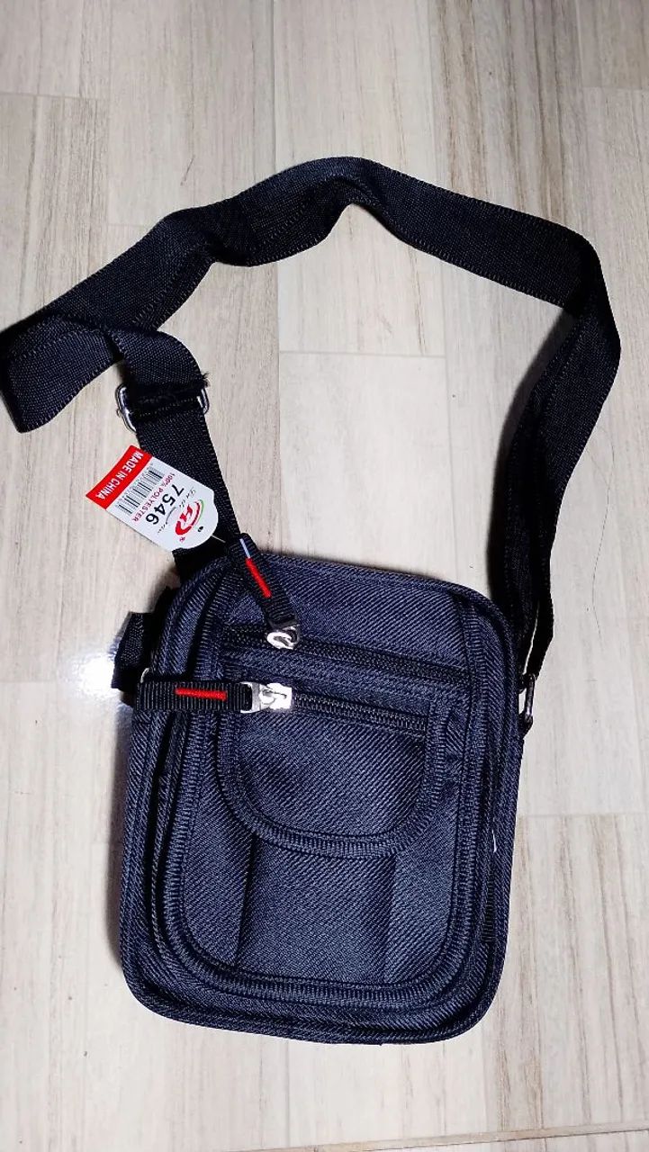 Bolsa transversal preta com detalhes - Foto 5