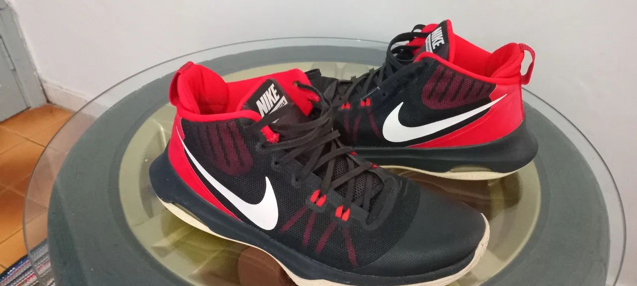 Nike Jordan  - Tamanho 41 - Preto e Vermelho