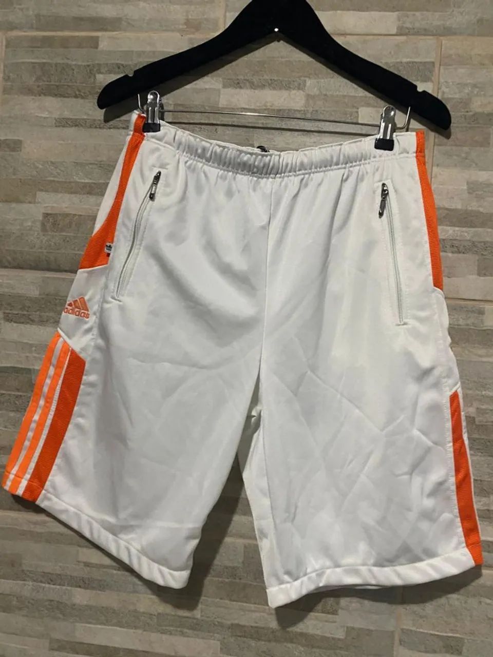 Short Adidas Branco com Detalhes Laranja - Foto 2
