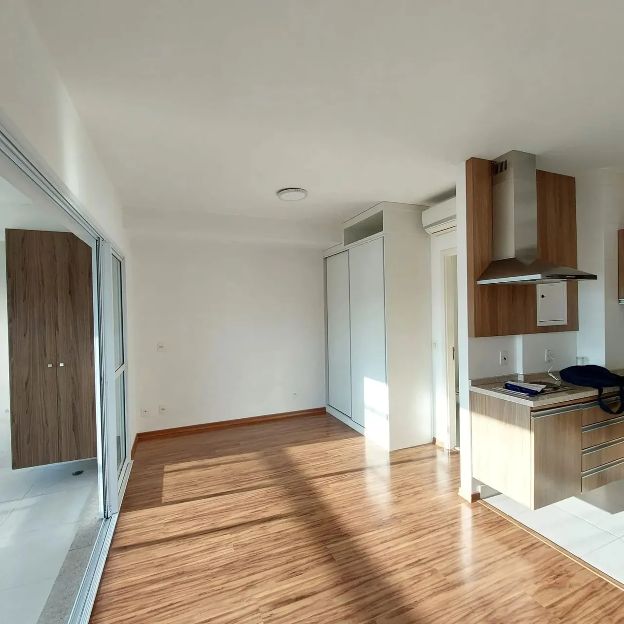 LOCAÇÃO DE APARTAMENTO - UMA VAGA DE GARAGEM - EXCELENTE LOCALIZAÇÃO