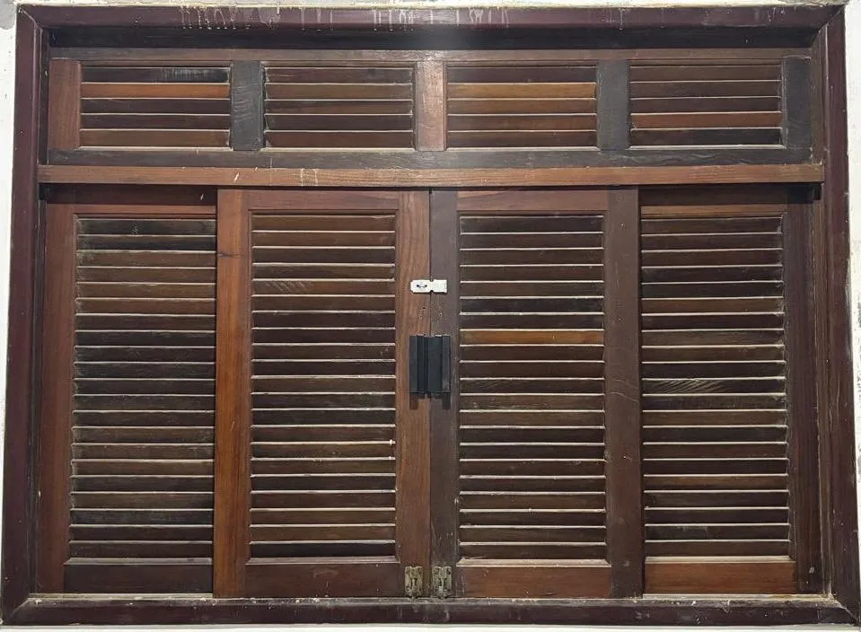 Janela de madeira jatobá  Frete por conta do comprador 