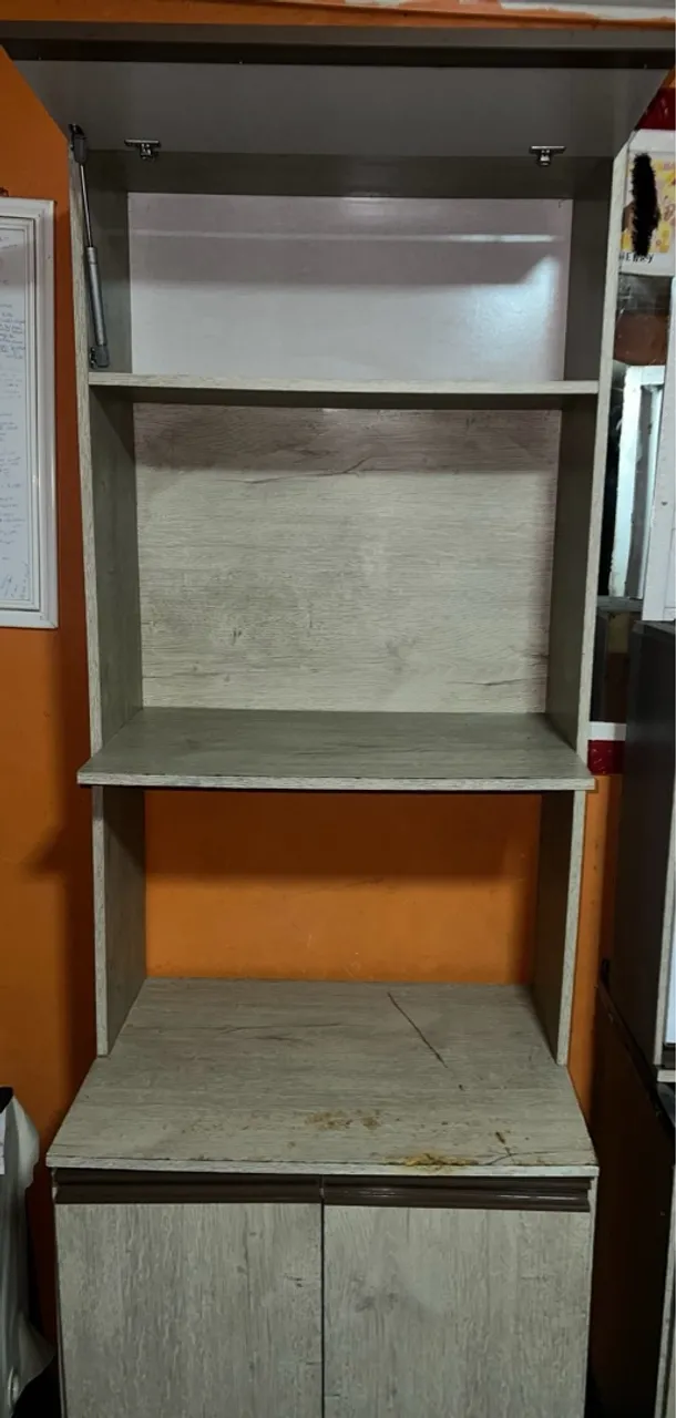 Vendo armário torre quente usado com marcas de uso