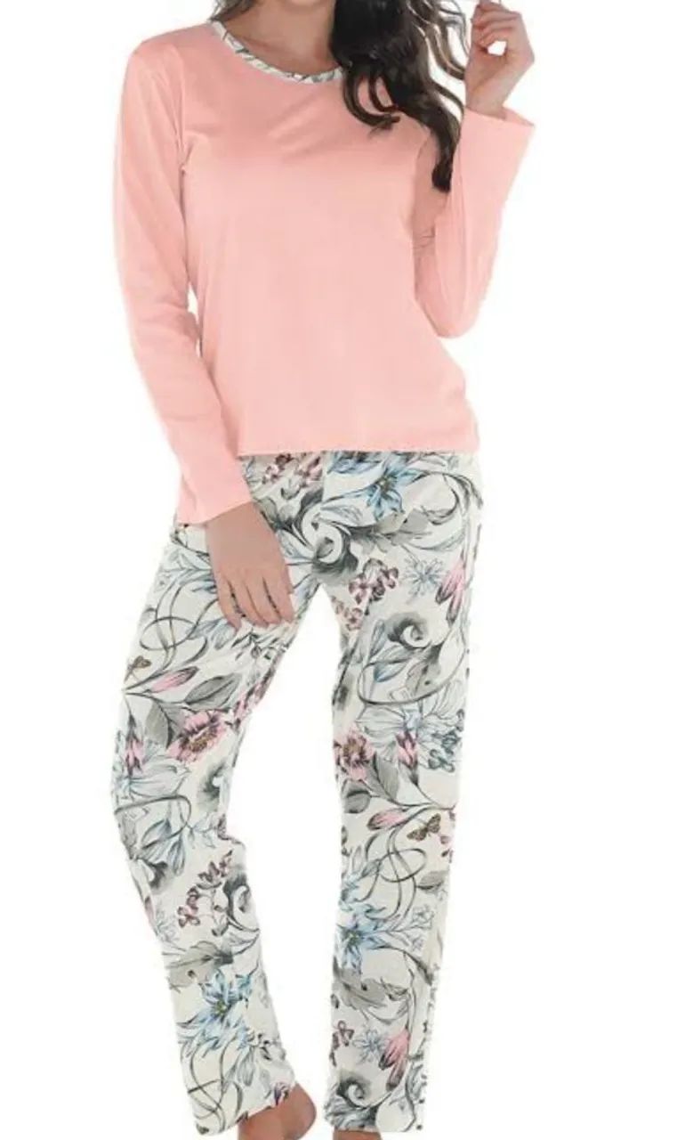 Pijama feminino com estampa floral