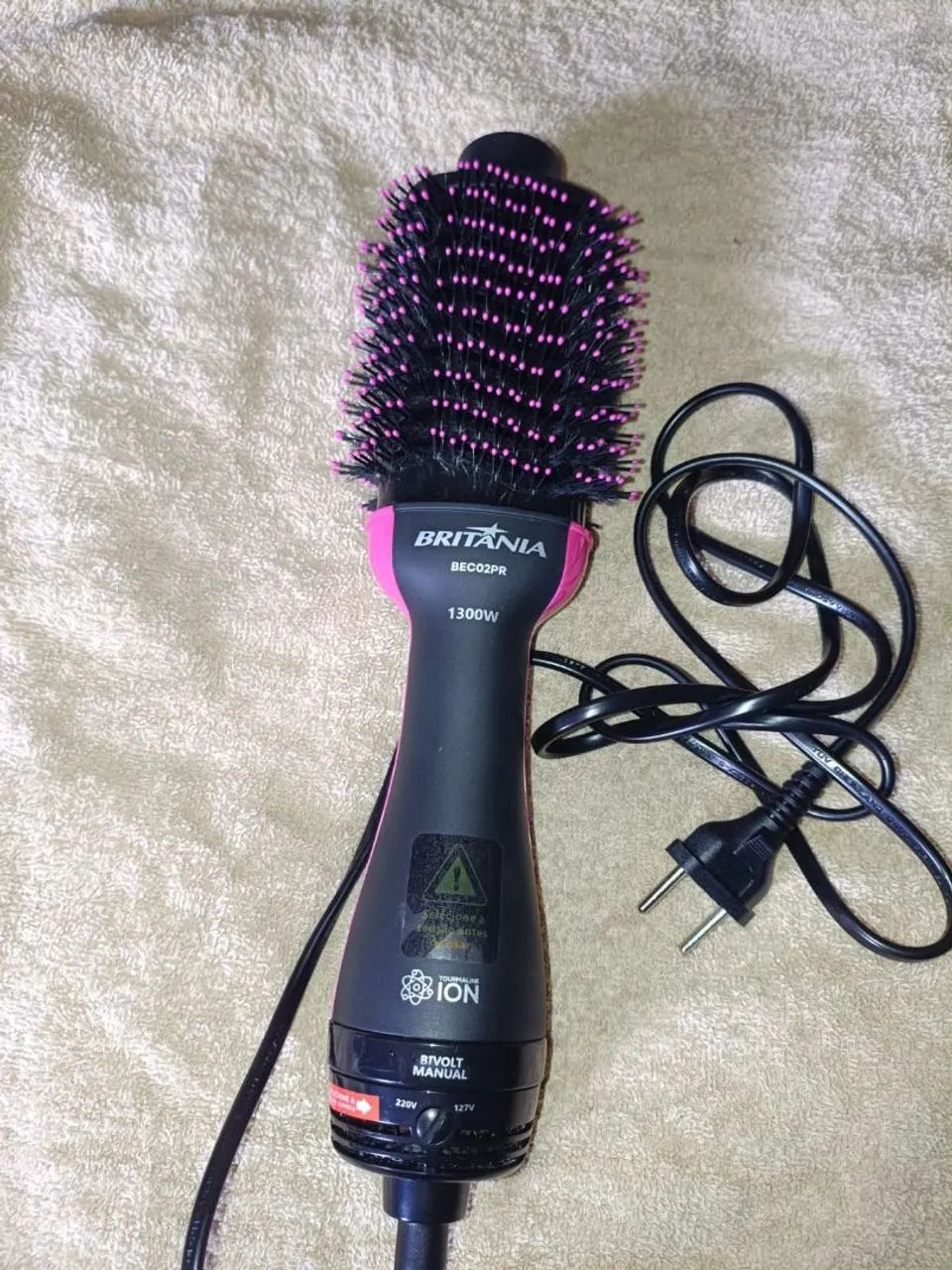 Vende-se escova secadora/alisadora com nota fiscal 