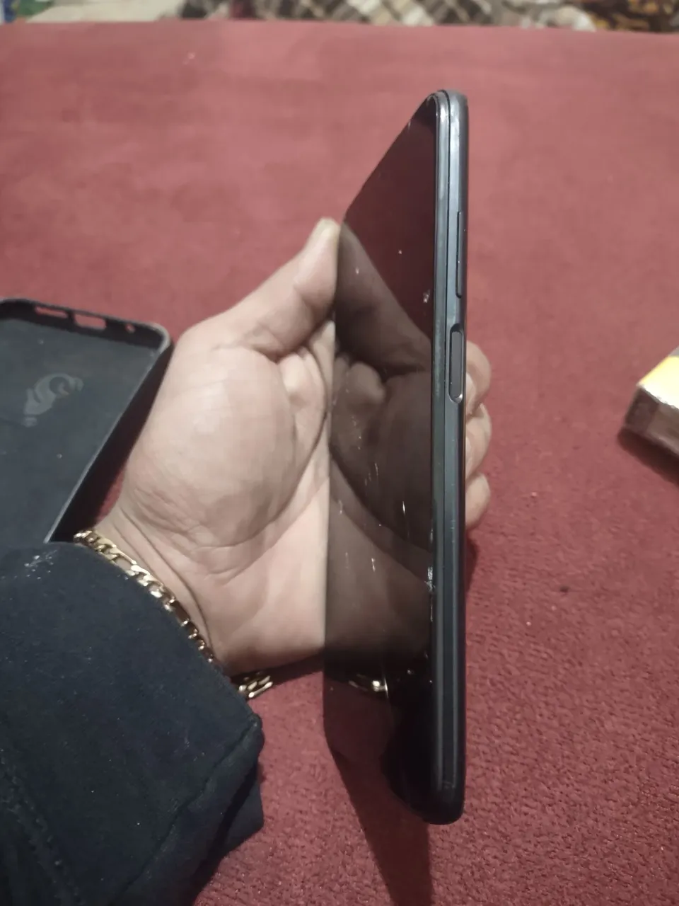 Redmi 9t marcas de uso, trincado na frente porém funciona normalmente.