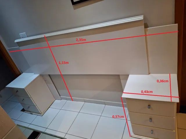 Vendo cabeceira com 2 mesinhas semi nova. - Foto 4