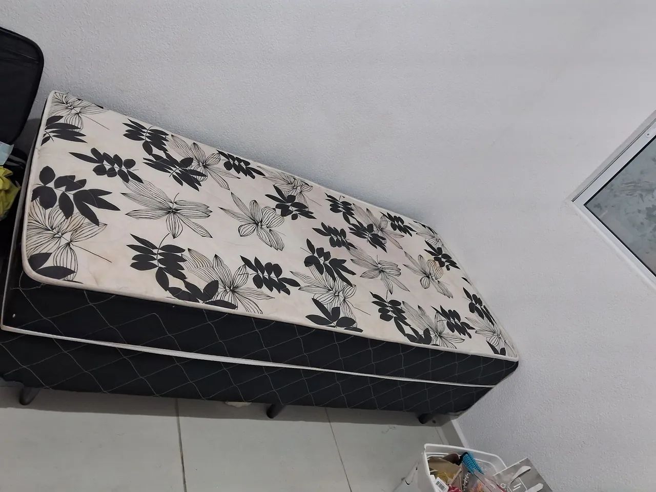 Cama Box Solteiro com Desenho Floral
