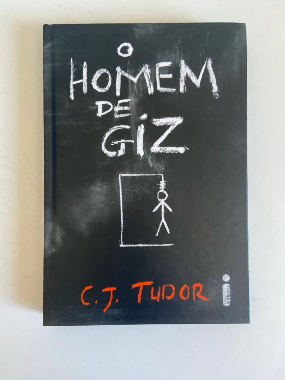 Livro O Homem de Giz - C.J. Tudor