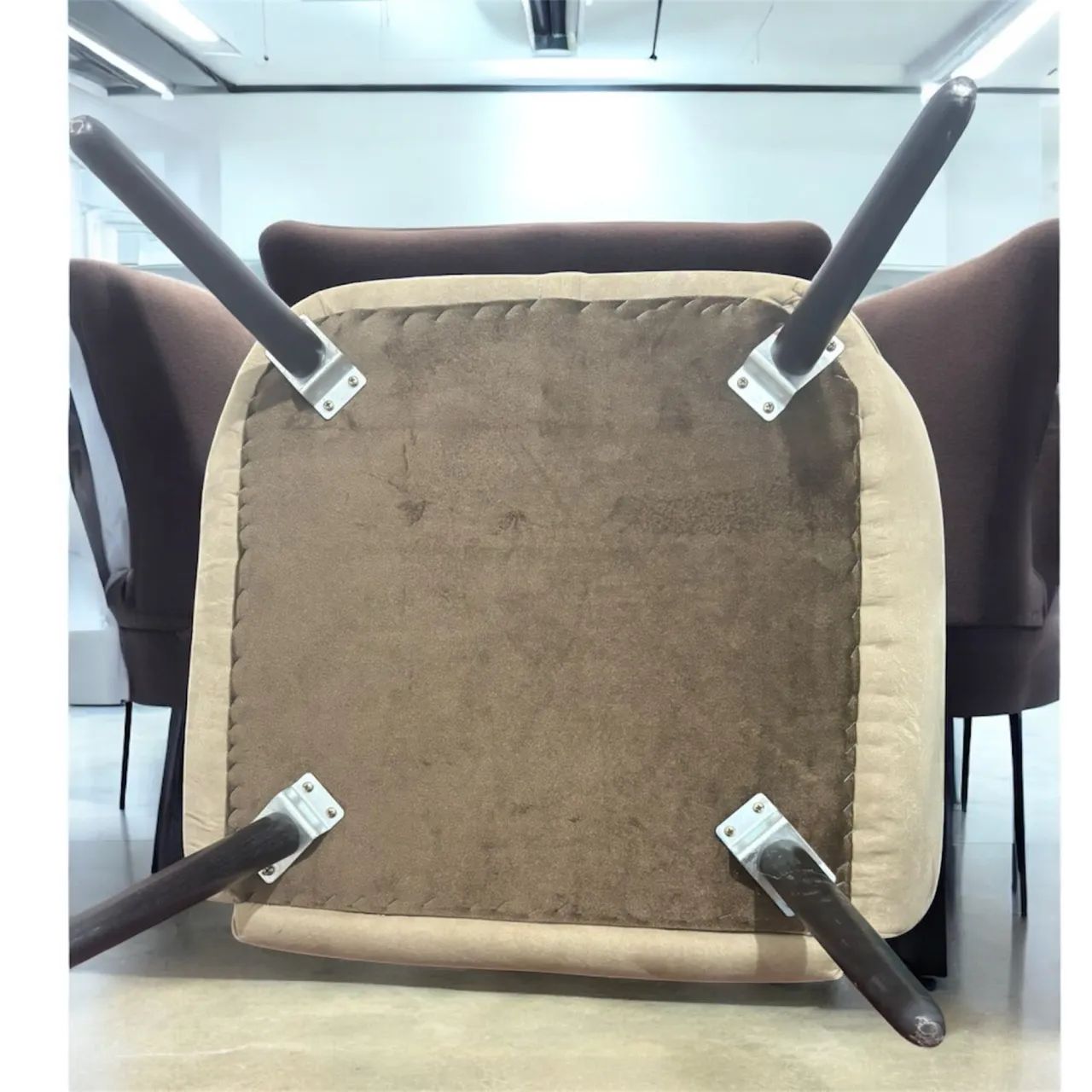 Vende se Poltrona 64301925243265120