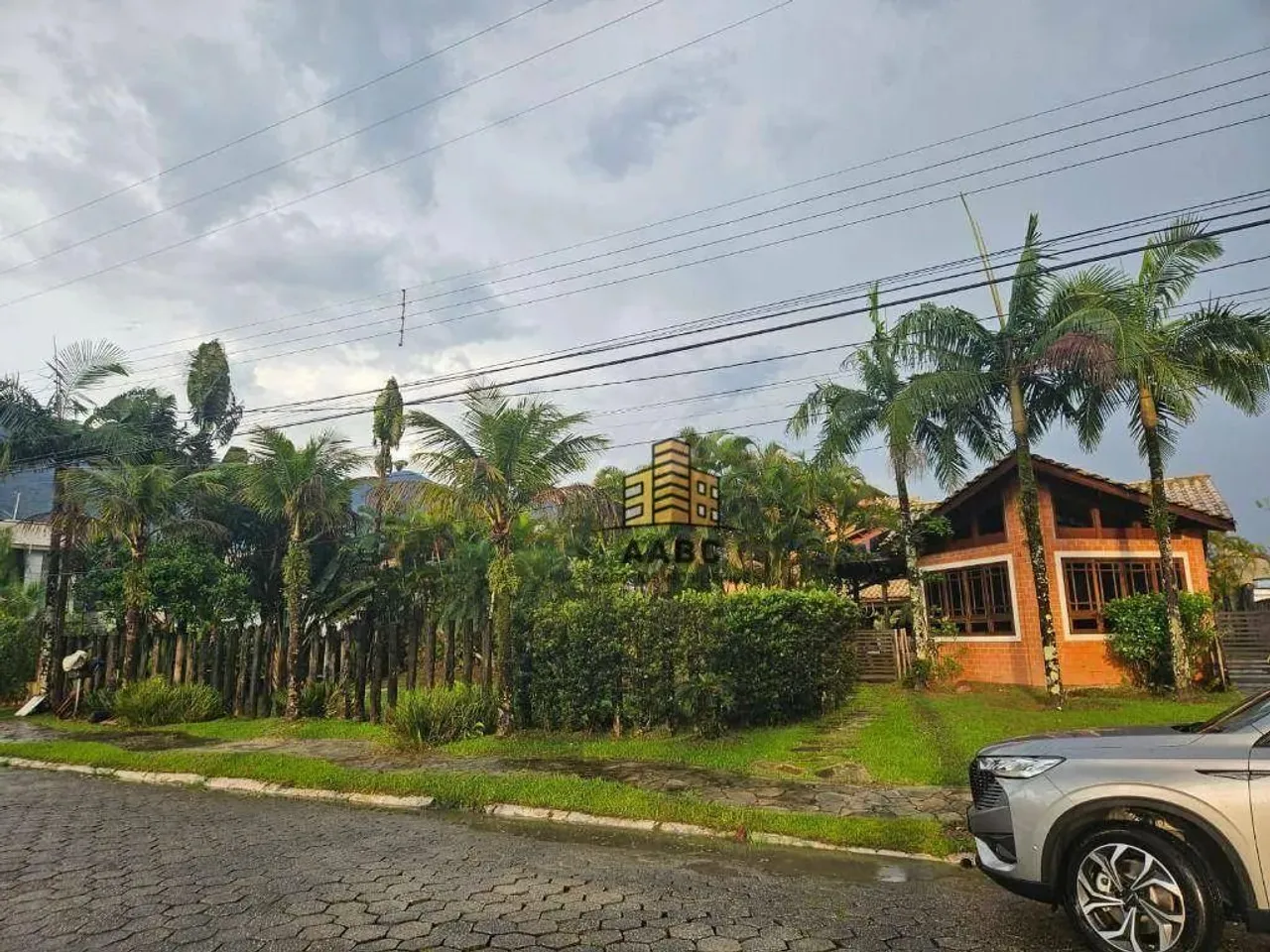Bertioga - ampla casa na praia de Boracéia, 4 suítes , 4 vagas. Condomínio Morada da Praia