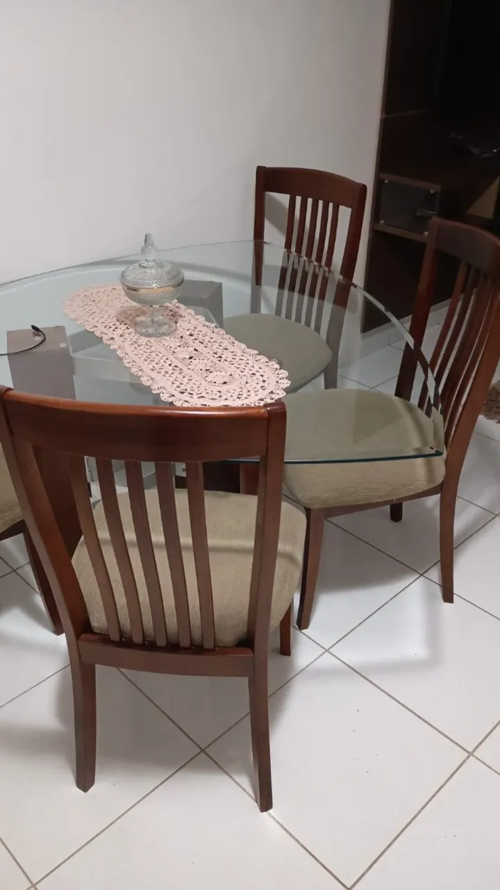 Mesa com 6 cadeiras