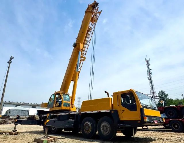 Guindaste Telescopico 70 Toneladas XCMG Revisado Motor Novo  Curitiba Diret c/ Proprietari - Foto 6