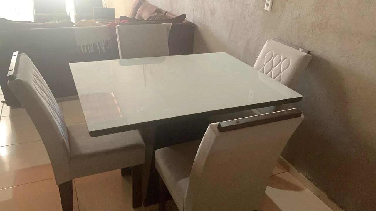 Mesa de Jantar com 4 Cadeiras