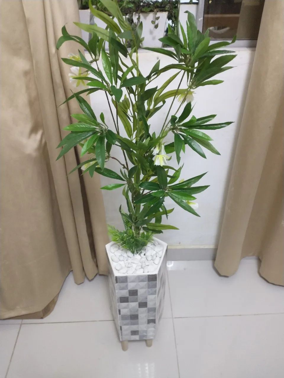 ARRANJO DE DRACENA  E BAMBÚ ARTIFICIAL  - Foto 5