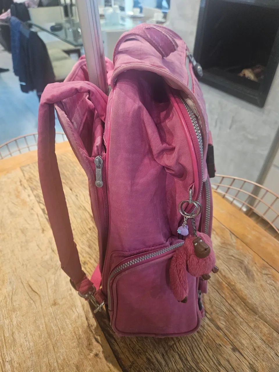 Mochila de Rodinhas Kipling Rosa - Usada  - Foto 2
