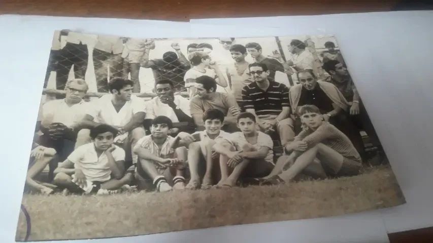Foto antiga - Pelé e outros jogadores
