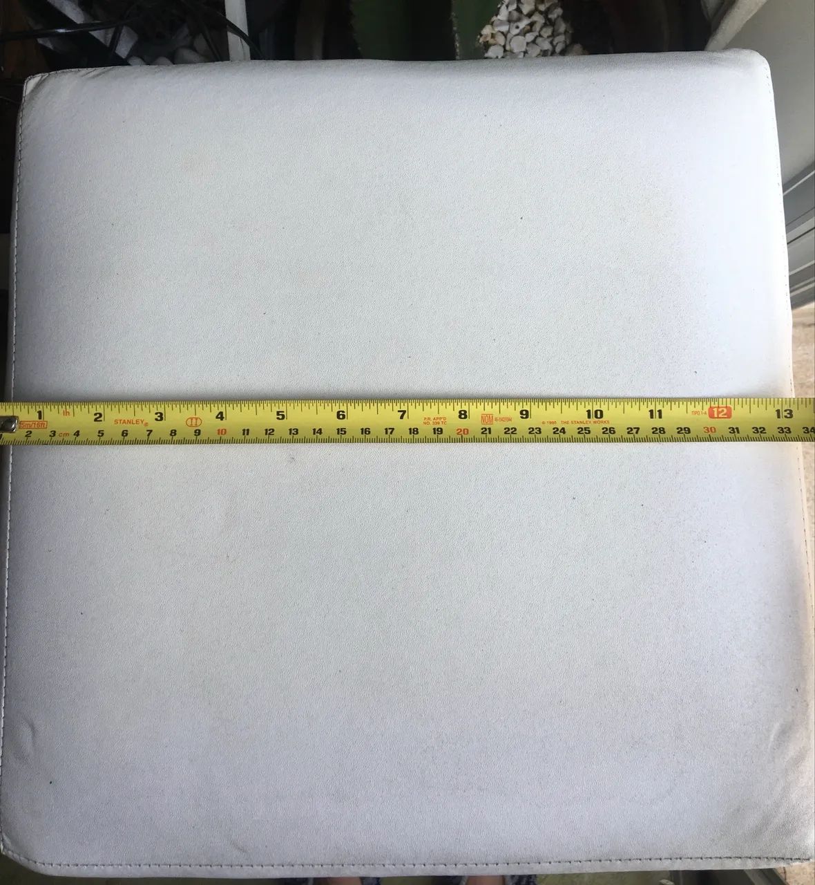 Puff de corino branco 65576096136834124