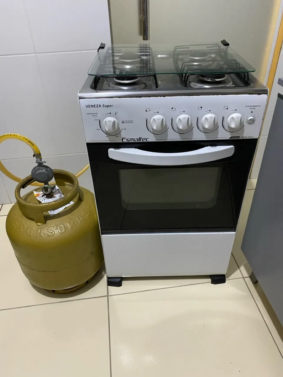 Fogão seminovo e b0t1j40 c0m g@s