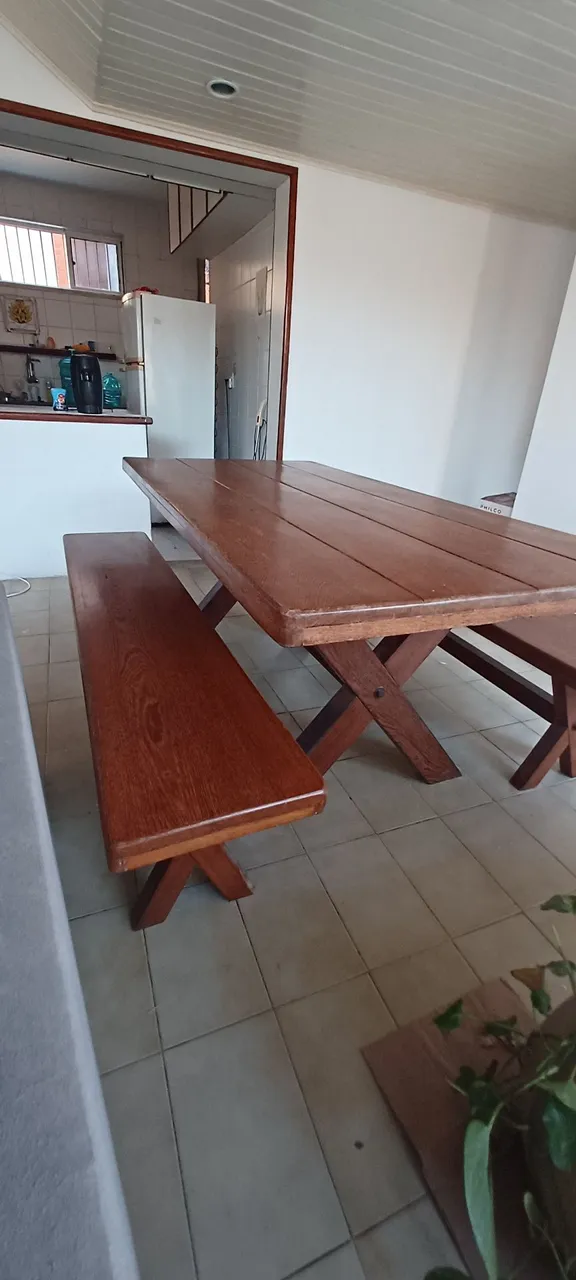 Mesa de Madeira Maciça com bancos