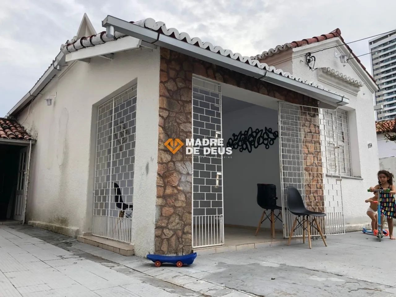 BELA CASA - ESTILO COLONIAL, MUITO BEM PRESERVADA, EXCELENTE MORADIA, OU PARA COMERCIO, LO - Foto 5