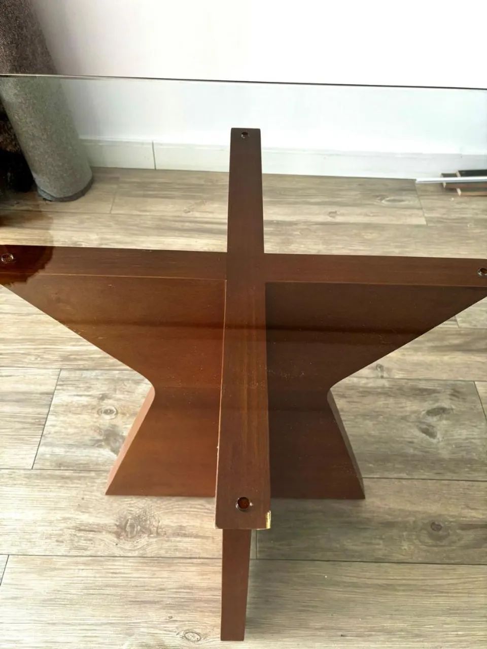 Mesa de Jantar de Vidro Transparente com Base em Madeira - Foto 3