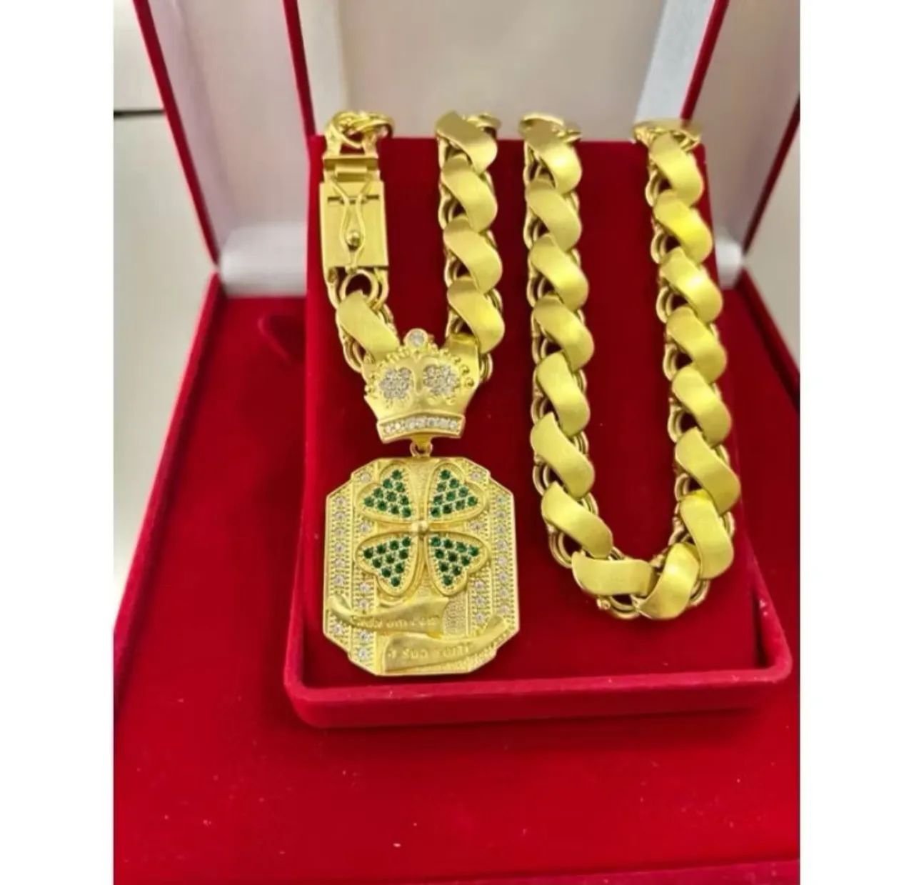 Colar de Ouro 18k com Pingente de Trevo