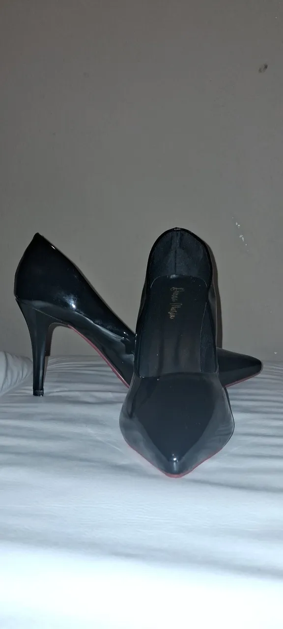 Scarpin Verniz Preto com solado Vermelho - Elegância e Conforto!