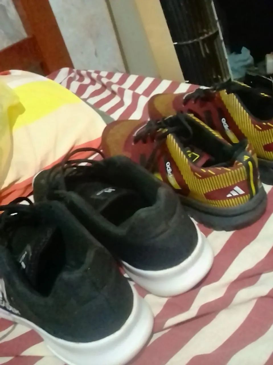 vendo DOIS PARES DE TENIS NUMERO 41 E 43