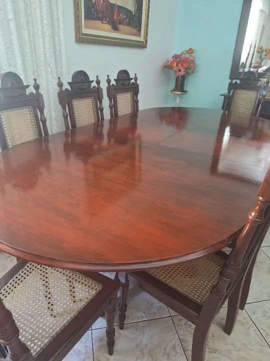 Mesa de jantar de madeira Maciça com 8 cadeiras - Foto 2