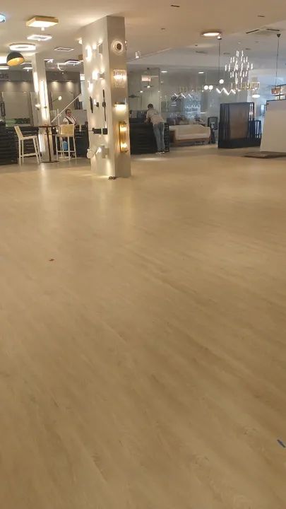 Instalador de piso vinílico e laminado 