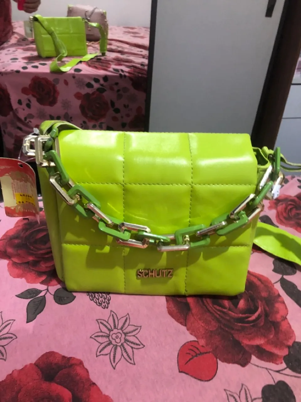 Bolsa Schutz Verde Neon com Corrente
