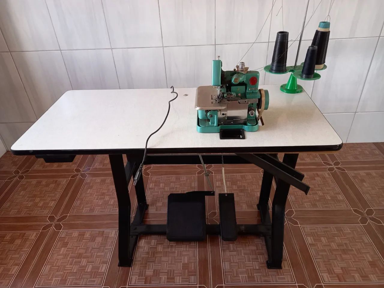 Máquina de Costura Overlock Chinesinha