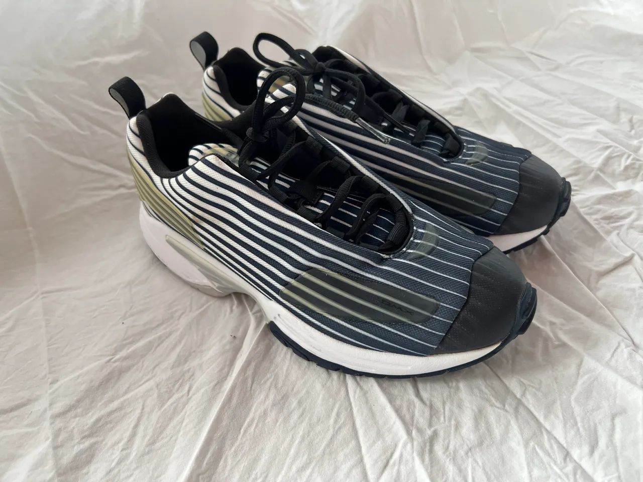 Tênis Reebok DMX Thrill com cabedal em tecido - Foto 4