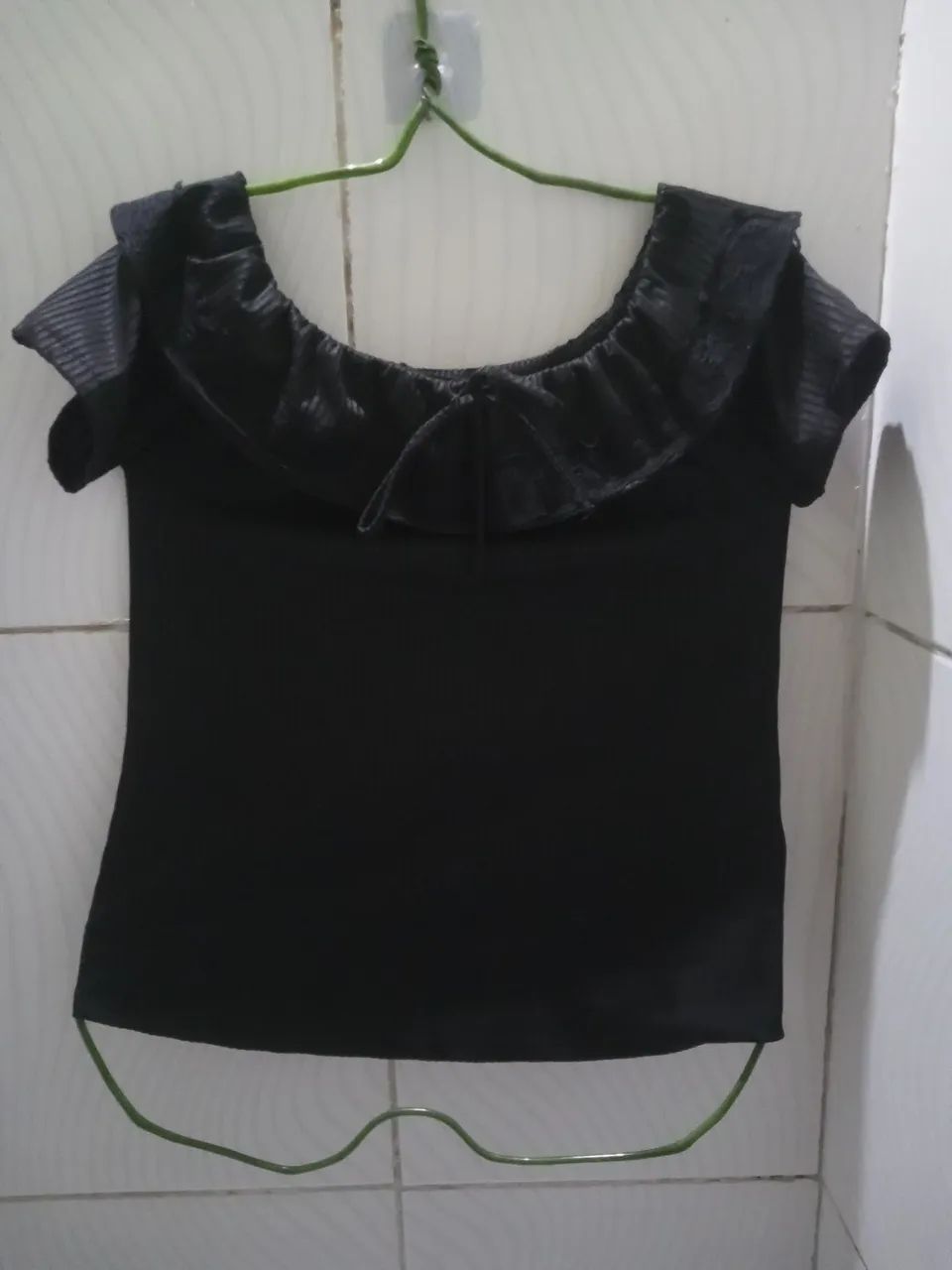 Blusa Preta com babados Feminino M  - Foto 5
